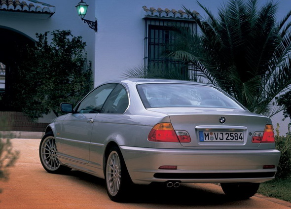 Uzspiediet lai redzētu oriģinālizmēru BMW_E46_Coupe_Press_Photos_030.jpg