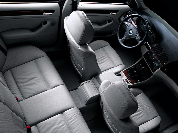 Uzspiediet lai redzētu oriģinālizmēru BMW_E46_Sedan_Press_Photos_083.jpg